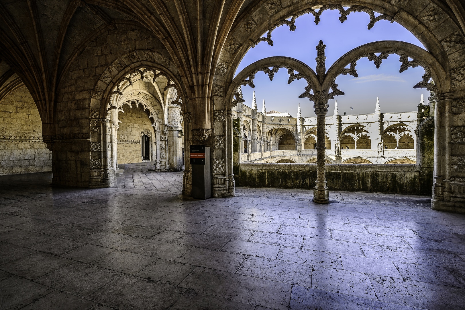 Da Lisbona a Santiago de Compostela, il meglio del Portogallo camminando, ma non troppo