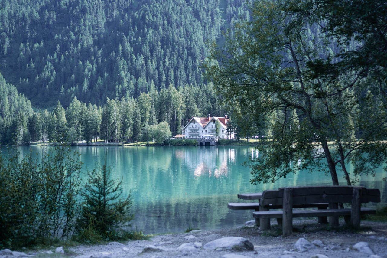 Dolomiti del Brenta: laghi, montagne, cascate e frescura alpina
